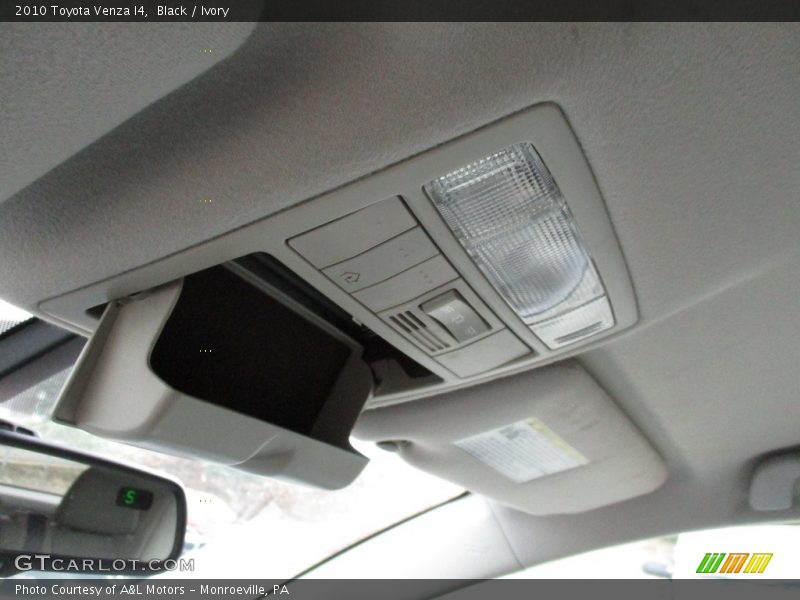 Black / Ivory 2010 Toyota Venza I4