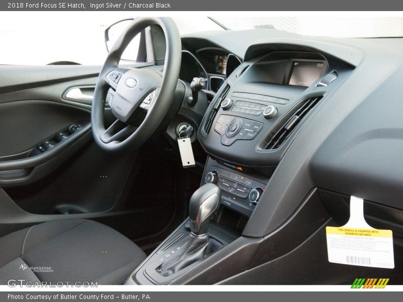 Ingot Silver / Charcoal Black 2018 Ford Focus SE Hatch