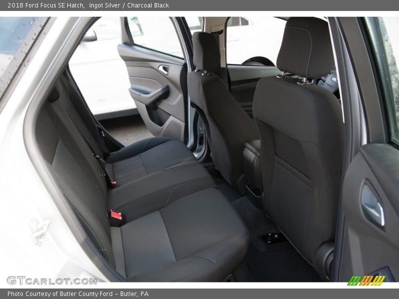 Ingot Silver / Charcoal Black 2018 Ford Focus SE Hatch