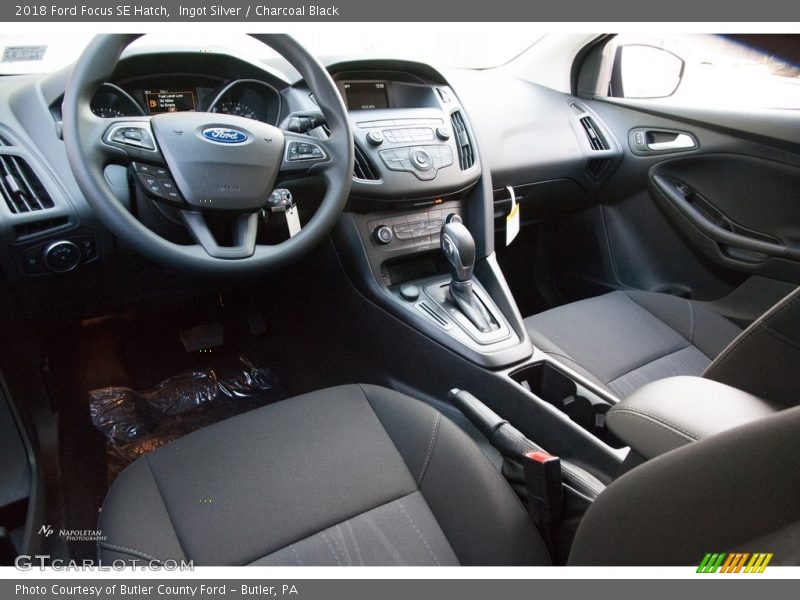 Ingot Silver / Charcoal Black 2018 Ford Focus SE Hatch