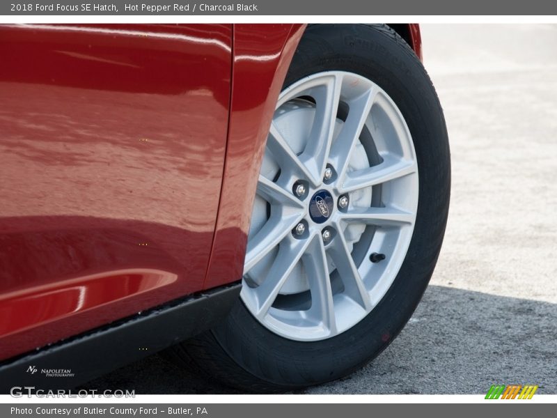 Hot Pepper Red / Charcoal Black 2018 Ford Focus SE Hatch