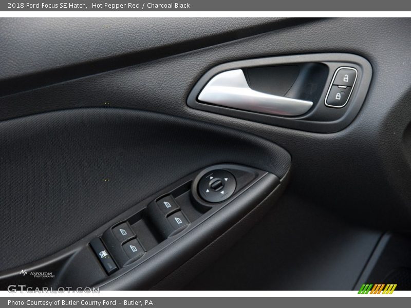 Hot Pepper Red / Charcoal Black 2018 Ford Focus SE Hatch