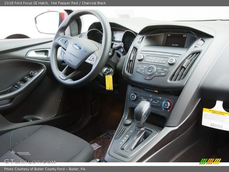 Hot Pepper Red / Charcoal Black 2018 Ford Focus SE Hatch
