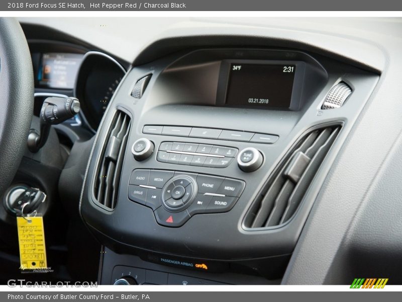 Hot Pepper Red / Charcoal Black 2018 Ford Focus SE Hatch