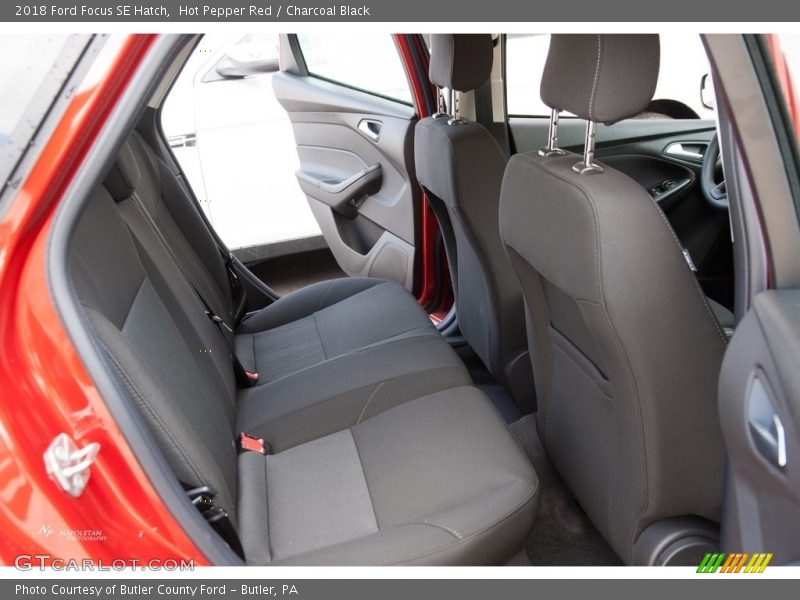 Hot Pepper Red / Charcoal Black 2018 Ford Focus SE Hatch
