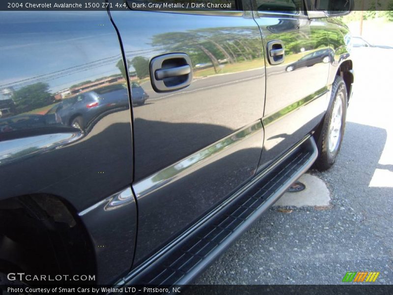 Dark Gray Metallic / Dark Charcoal 2004 Chevrolet Avalanche 1500 Z71 4x4