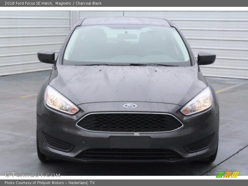 Magnetic / Charcoal Black 2018 Ford Focus SE Hatch