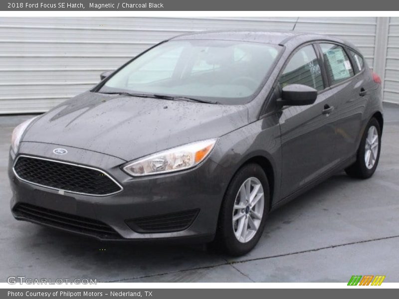 Magnetic / Charcoal Black 2018 Ford Focus SE Hatch