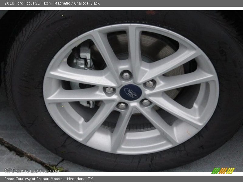 Magnetic / Charcoal Black 2018 Ford Focus SE Hatch