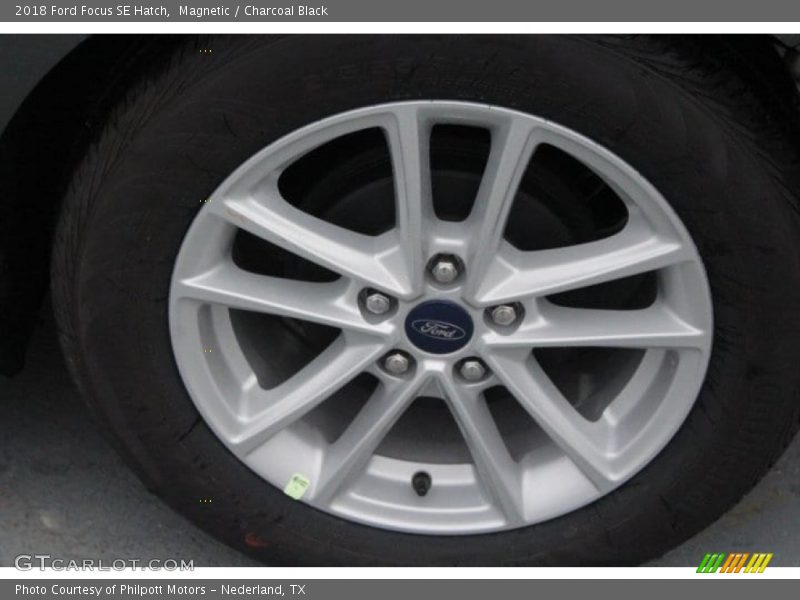 Magnetic / Charcoal Black 2018 Ford Focus SE Hatch