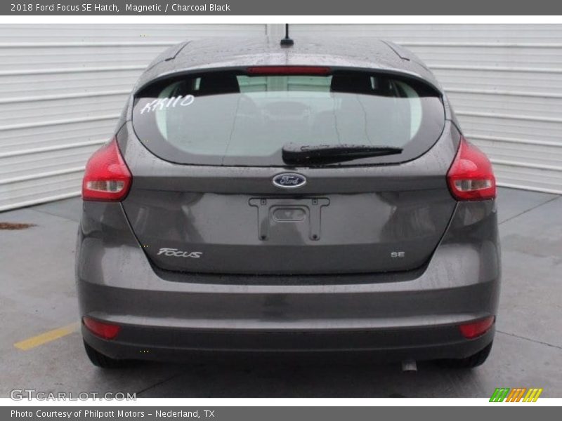 Magnetic / Charcoal Black 2018 Ford Focus SE Hatch