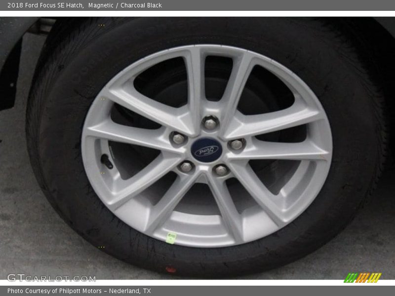 Magnetic / Charcoal Black 2018 Ford Focus SE Hatch