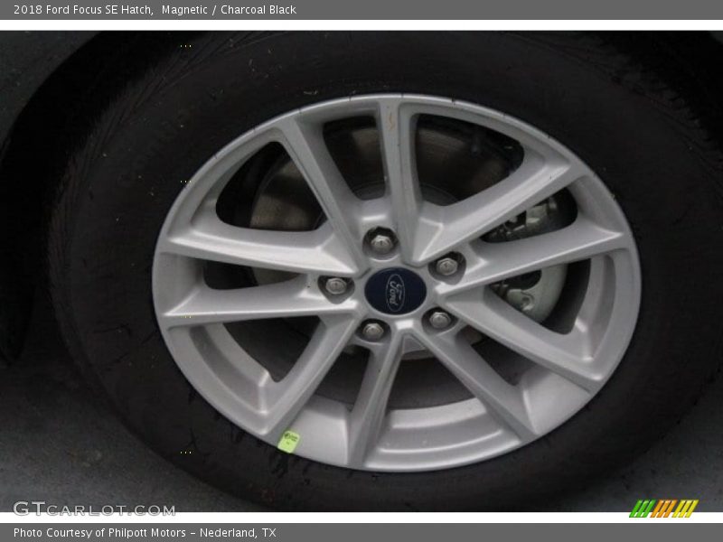 Magnetic / Charcoal Black 2018 Ford Focus SE Hatch