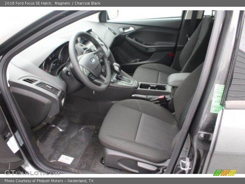 Magnetic / Charcoal Black 2018 Ford Focus SE Hatch