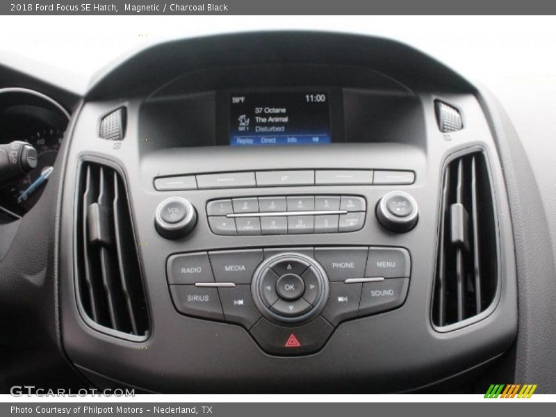 Magnetic / Charcoal Black 2018 Ford Focus SE Hatch