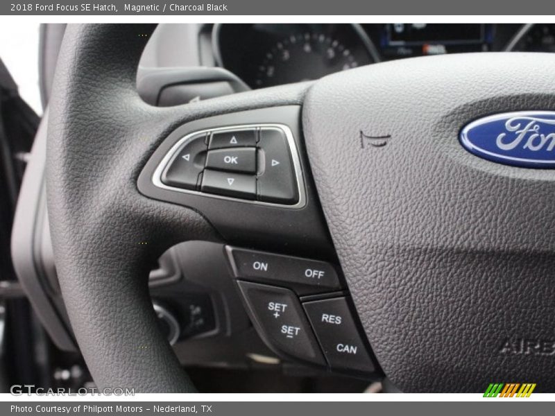 Magnetic / Charcoal Black 2018 Ford Focus SE Hatch