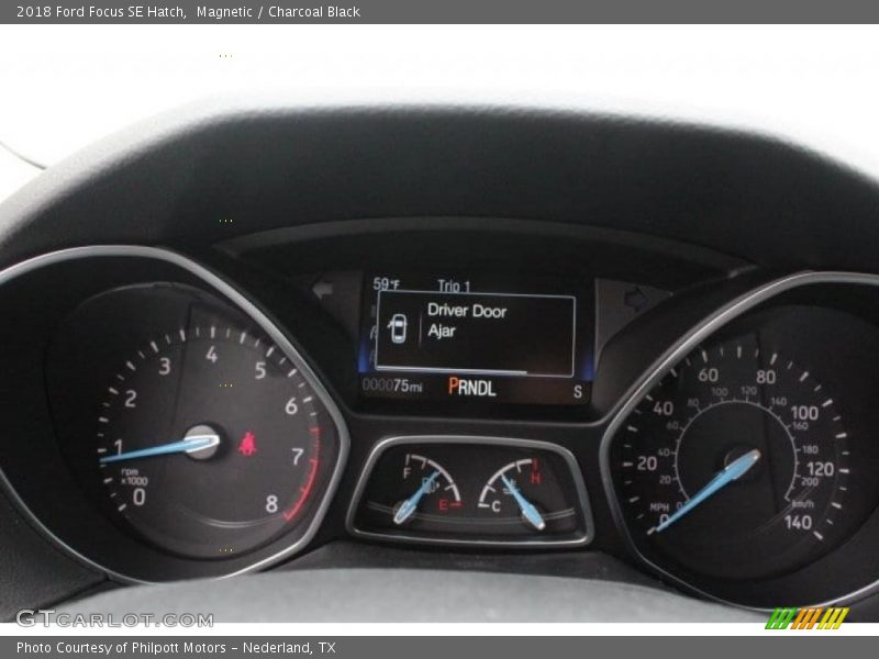 Magnetic / Charcoal Black 2018 Ford Focus SE Hatch