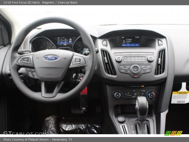 Magnetic / Charcoal Black 2018 Ford Focus SE Hatch
