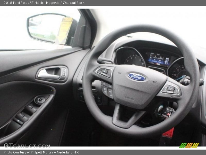 Magnetic / Charcoal Black 2018 Ford Focus SE Hatch