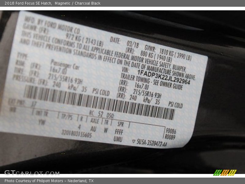 Magnetic / Charcoal Black 2018 Ford Focus SE Hatch