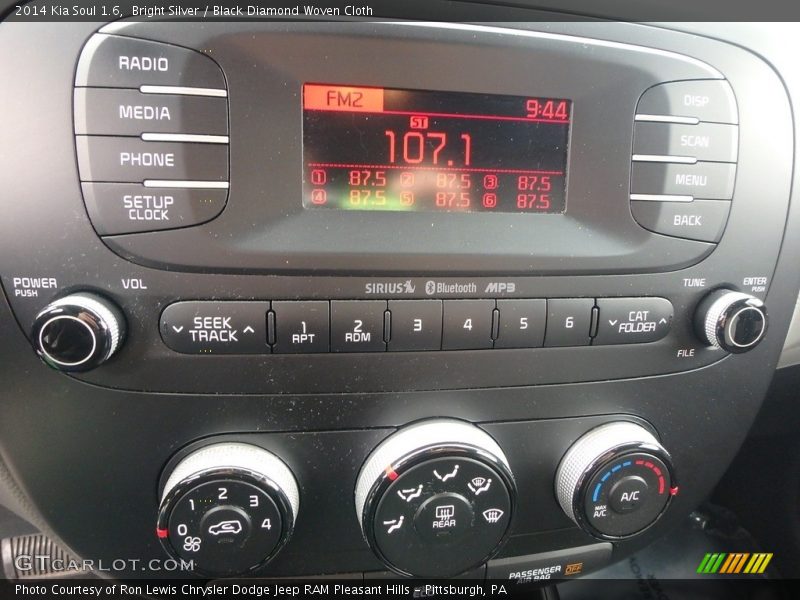 Bright Silver / Black Diamond Woven Cloth 2014 Kia Soul 1.6