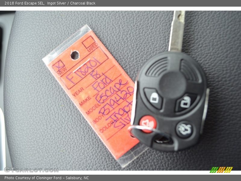 Ingot Silver / Charcoal Black 2018 Ford Escape SEL