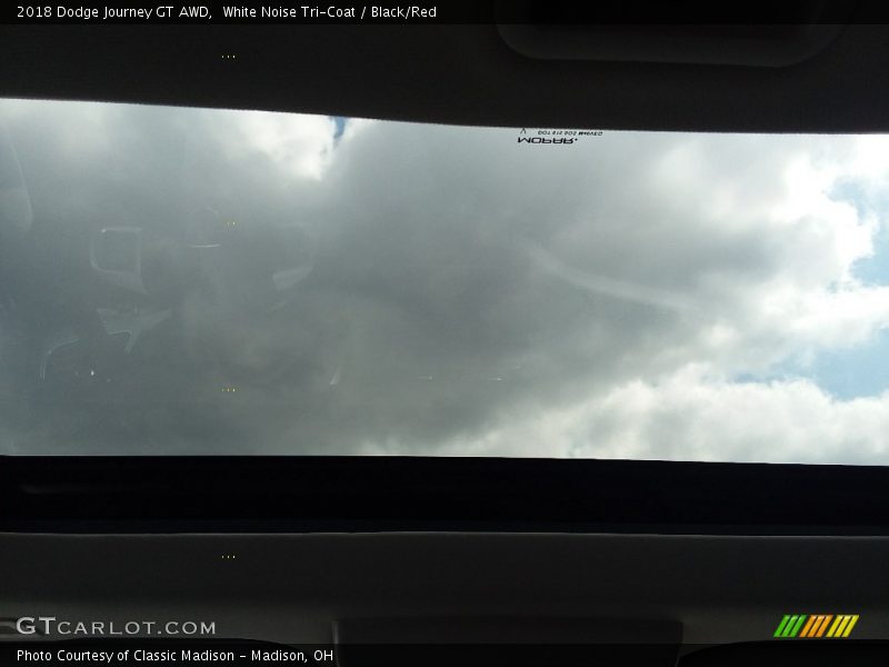 White Noise Tri-Coat / Black/Red 2018 Dodge Journey GT AWD