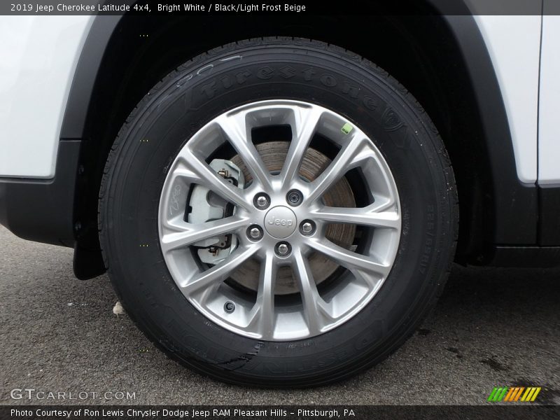 Bright White / Black/Light Frost Beige 2019 Jeep Cherokee Latitude 4x4