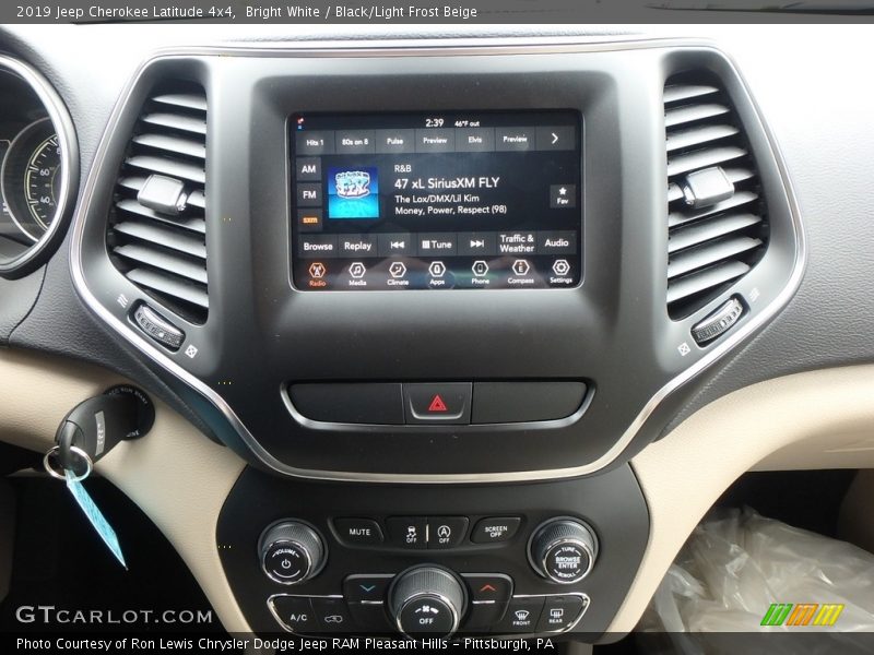 Bright White / Black/Light Frost Beige 2019 Jeep Cherokee Latitude 4x4
