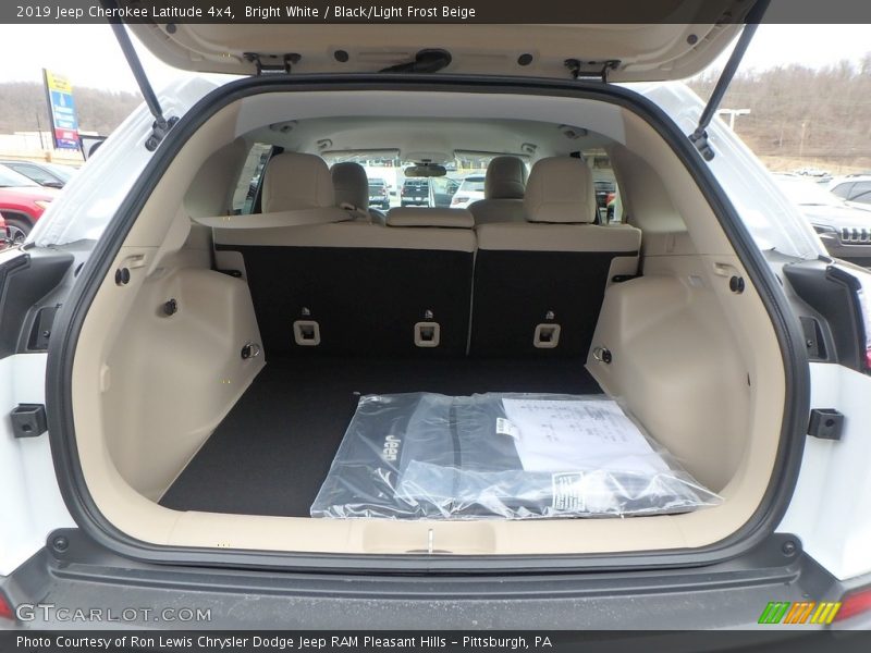Bright White / Black/Light Frost Beige 2019 Jeep Cherokee Latitude 4x4