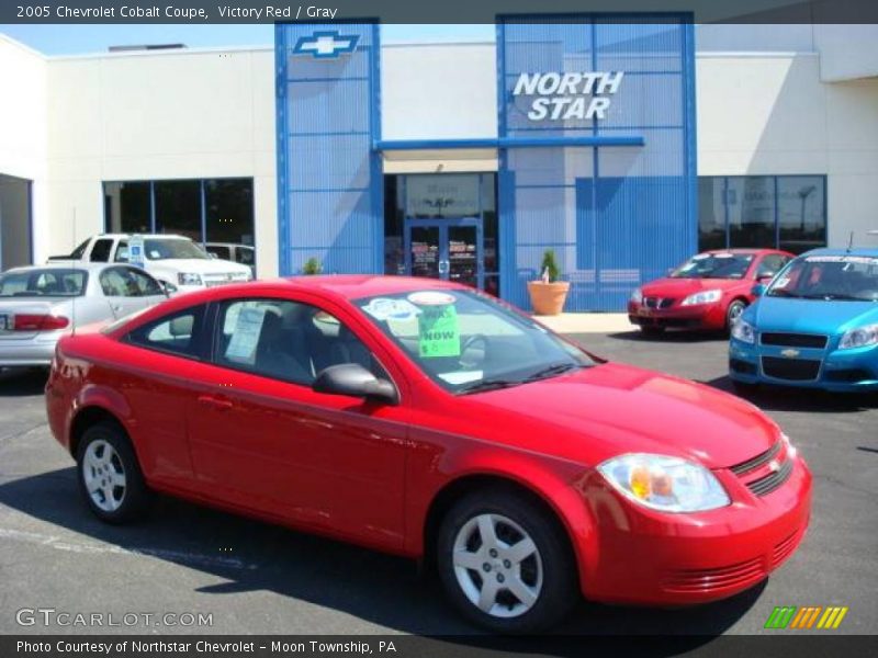 Victory Red / Gray 2005 Chevrolet Cobalt Coupe
