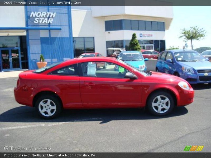 Victory Red / Gray 2005 Chevrolet Cobalt Coupe