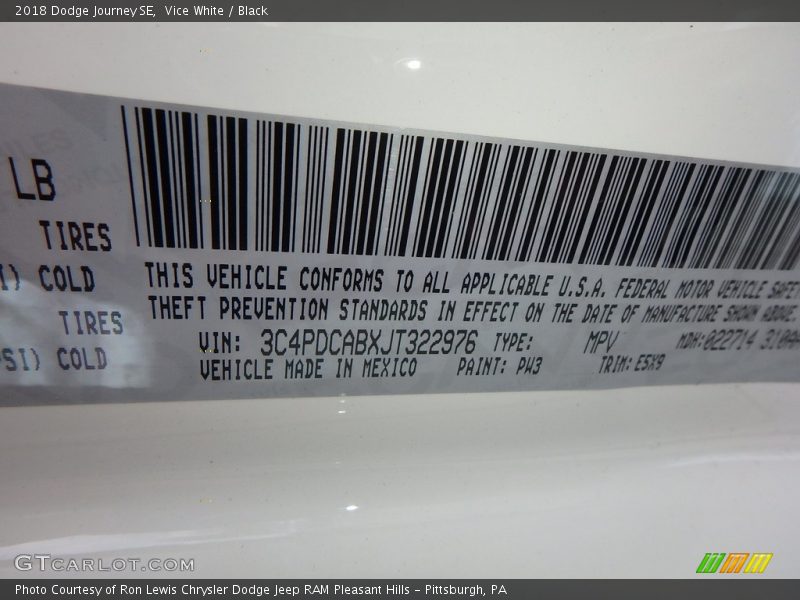 Vice White / Black 2018 Dodge Journey SE