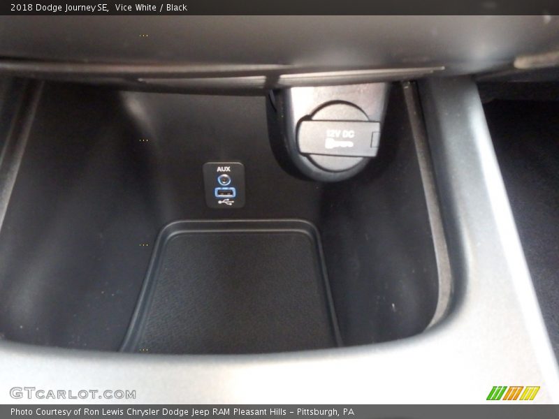 Vice White / Black 2018 Dodge Journey SE