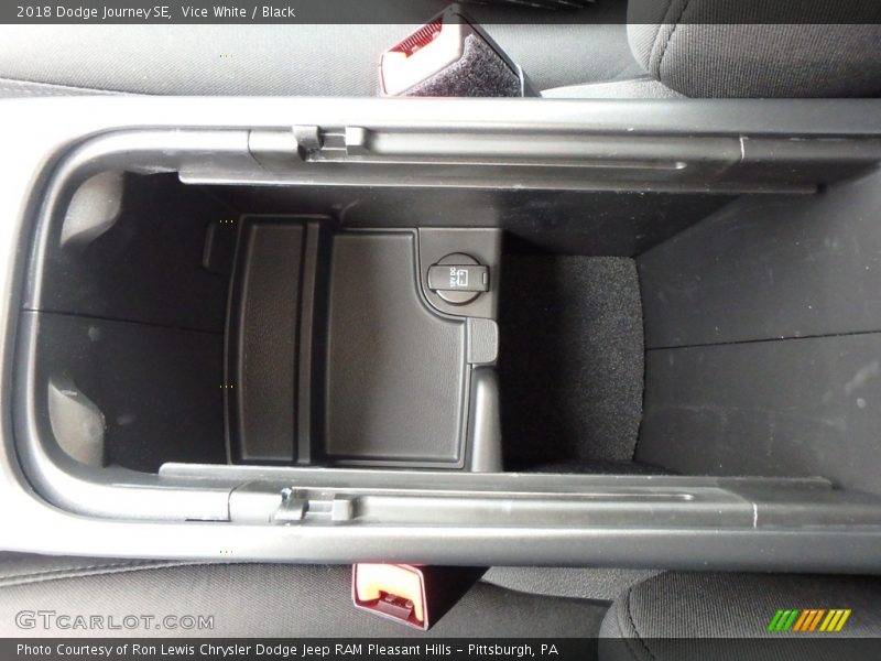 Vice White / Black 2018 Dodge Journey SE