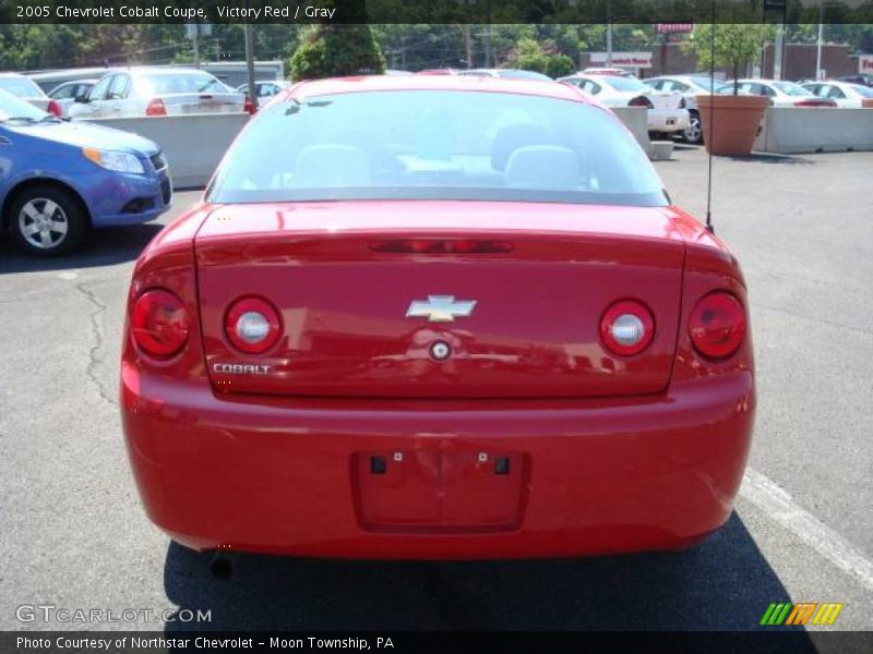 Victory Red / Gray 2005 Chevrolet Cobalt Coupe