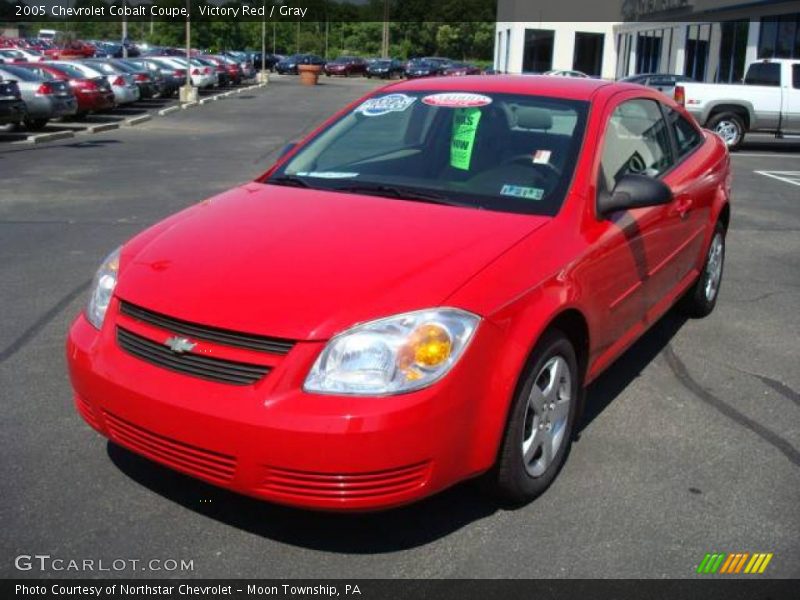 Victory Red / Gray 2005 Chevrolet Cobalt Coupe