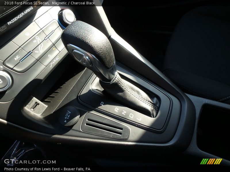 Magnetic / Charcoal Black 2018 Ford Focus SE Sedan