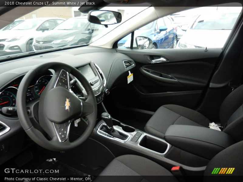 Summit White / Jet Black 2018 Chevrolet Cruze LT