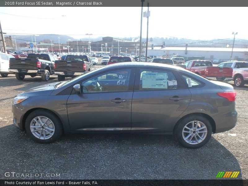 Magnetic / Charcoal Black 2018 Ford Focus SE Sedan