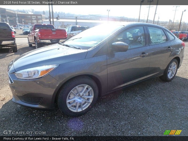 Magnetic / Charcoal Black 2018 Ford Focus SE Sedan