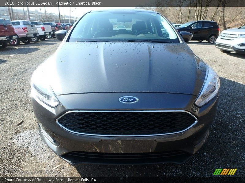 Magnetic / Charcoal Black 2018 Ford Focus SE Sedan