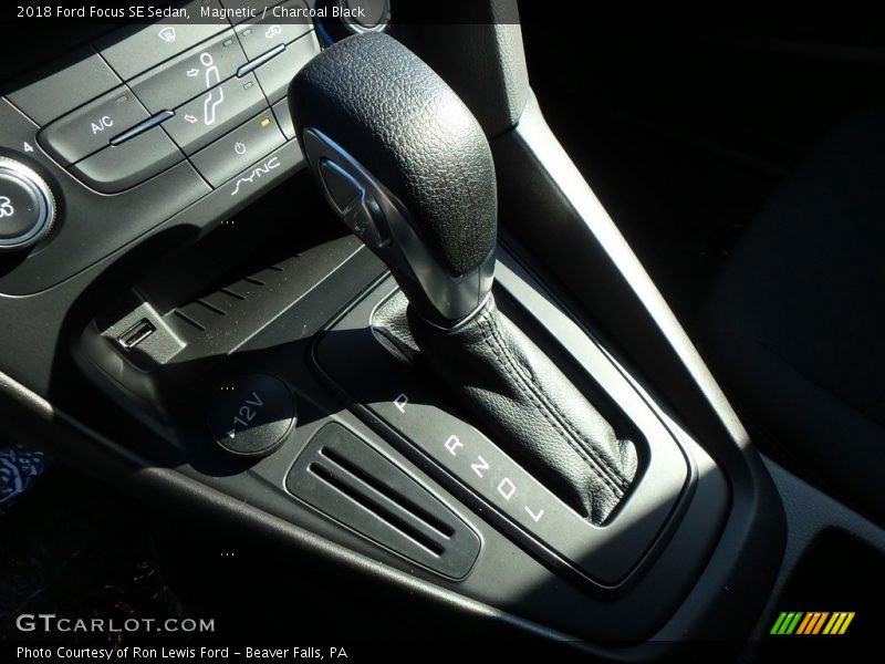 Magnetic / Charcoal Black 2018 Ford Focus SE Sedan
