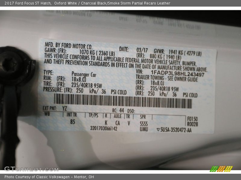 Oxford White / Charcoal Black/Smoke Storm Partial Recaro Leather 2017 Ford Focus ST Hatch