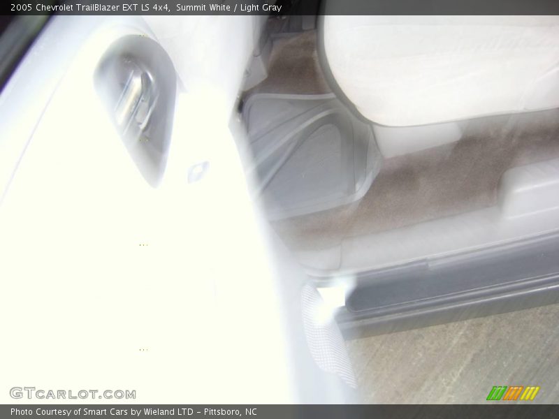 Summit White / Light Gray 2005 Chevrolet TrailBlazer EXT LS 4x4