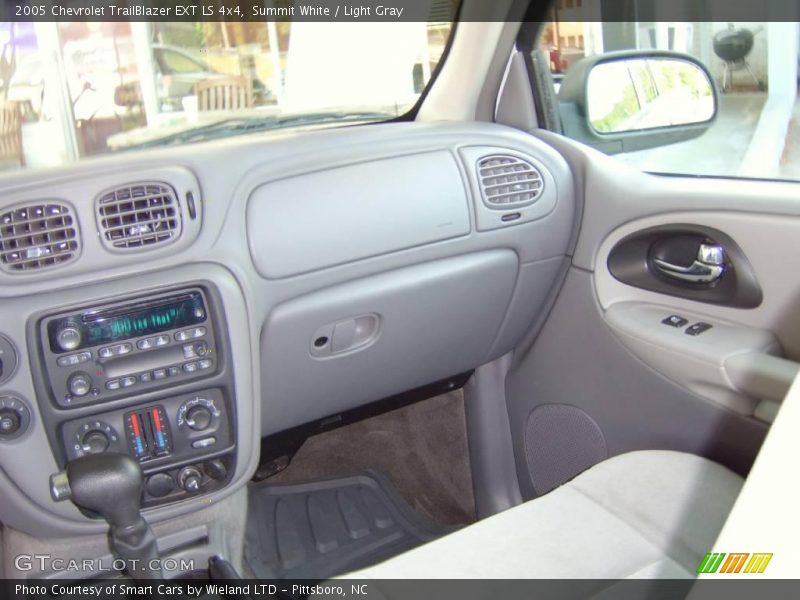 Summit White / Light Gray 2005 Chevrolet TrailBlazer EXT LS 4x4