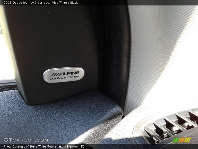 Vice White / Black 2018 Dodge Journey Crossroad