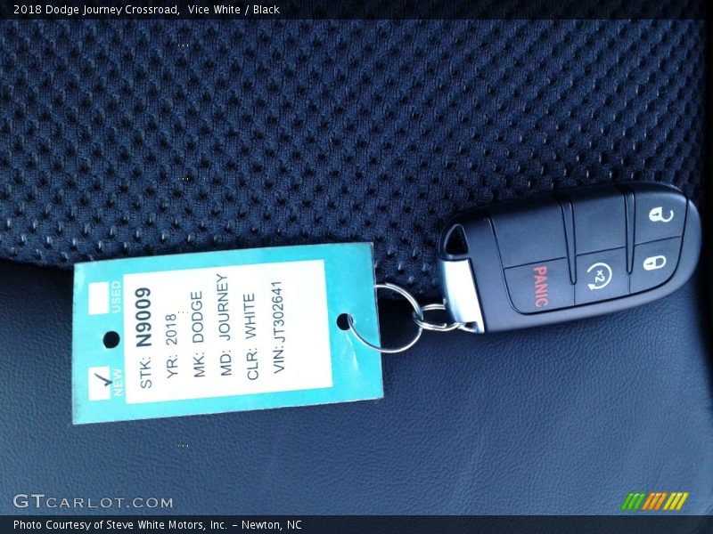 Vice White / Black 2018 Dodge Journey Crossroad