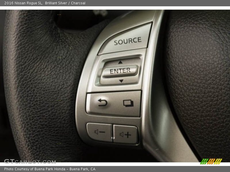 Brilliant Silver / Charcoal 2016 Nissan Rogue SL
