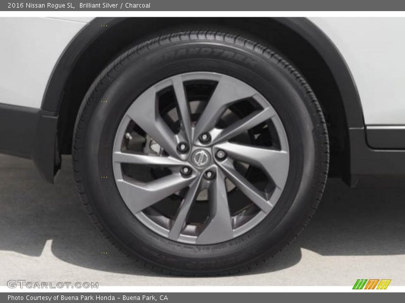 Brilliant Silver / Charcoal 2016 Nissan Rogue SL